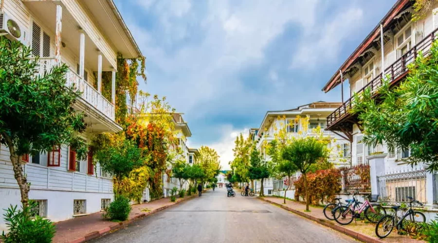 İstanbul Adaları: Şehrin Gürültüsünden Kaçış Noktaları