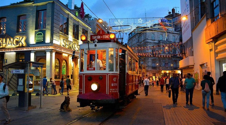 Beyoğlu: İstanbul’un Canlı ve Trend Semti